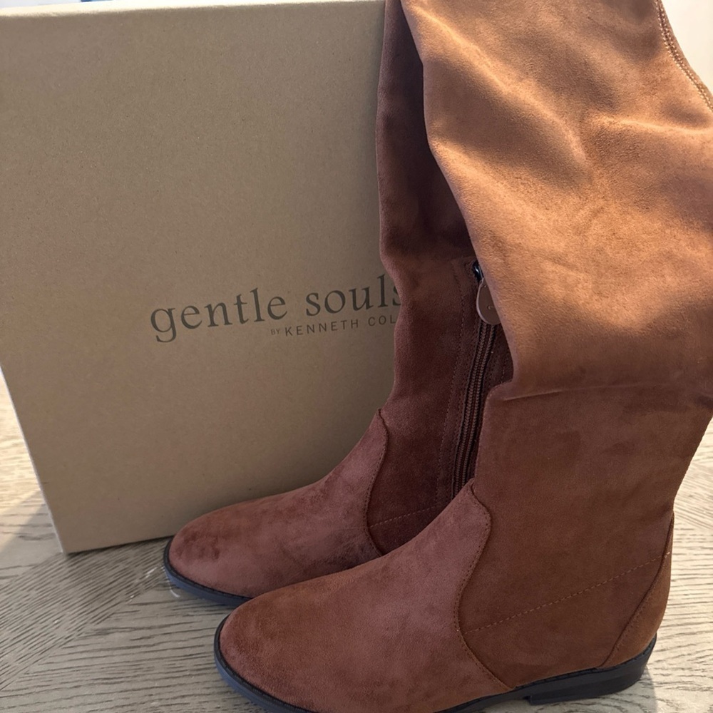 Gentle Souls by Kenneth Cole  Emma Stretch Boot Black suede size 5M